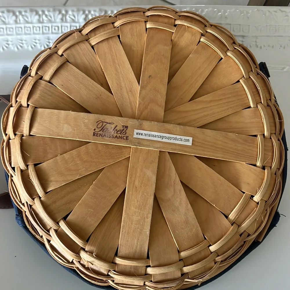 EUC Taskets Renaissance 11 inch round basket with blue liner and leather…